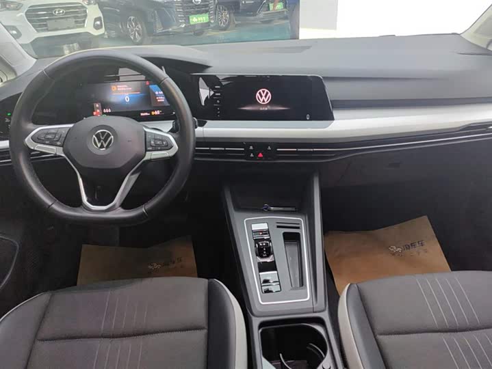 Фото 12 - Volkswagen Golf