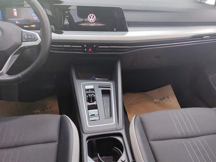 Фото 13 - Volkswagen Golf