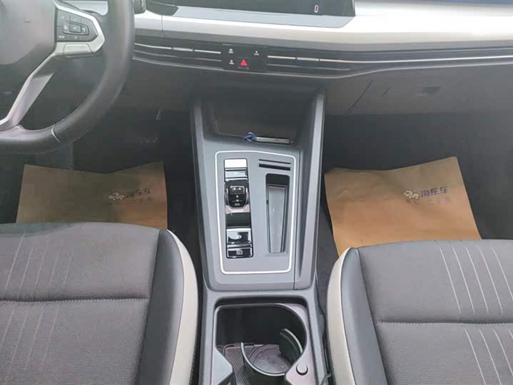 Фото 16 - Volkswagen Golf