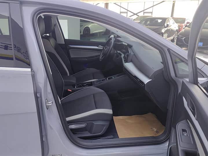 Фото 8 - Volkswagen Golf