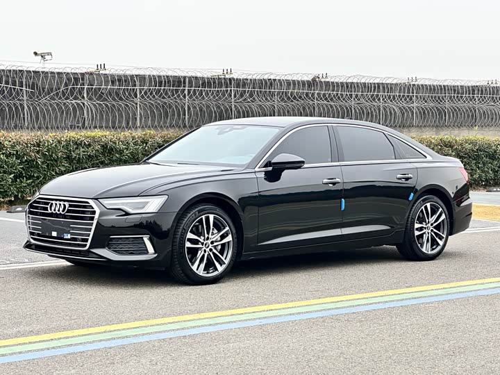 Фото 1 - Audi A6L