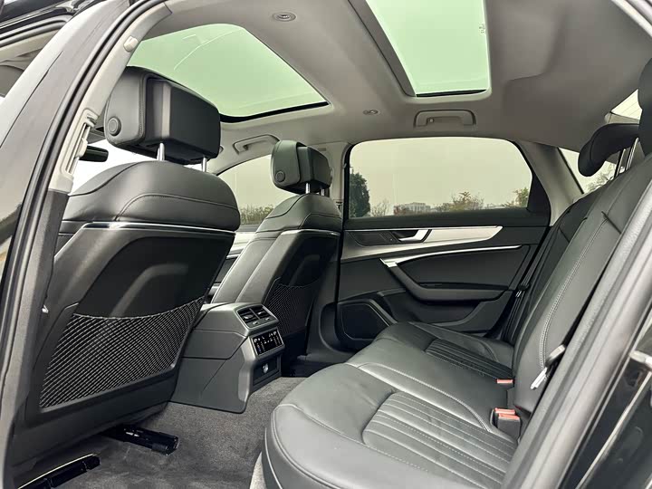 Фото 10 - Audi A6L