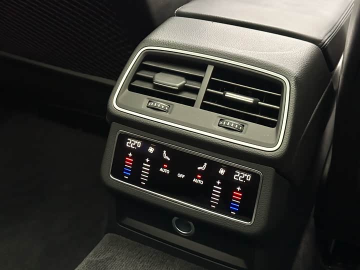 Фото 11 - Audi A6L