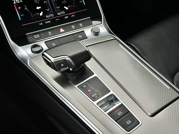 Фото 18 - Audi A6L