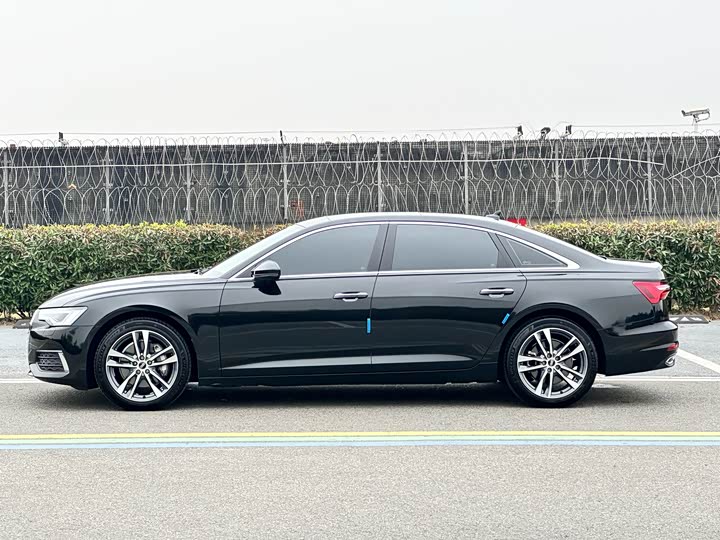 Фото 4 - Audi A6L