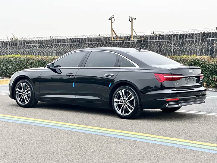 Фото 5 - Audi A6L