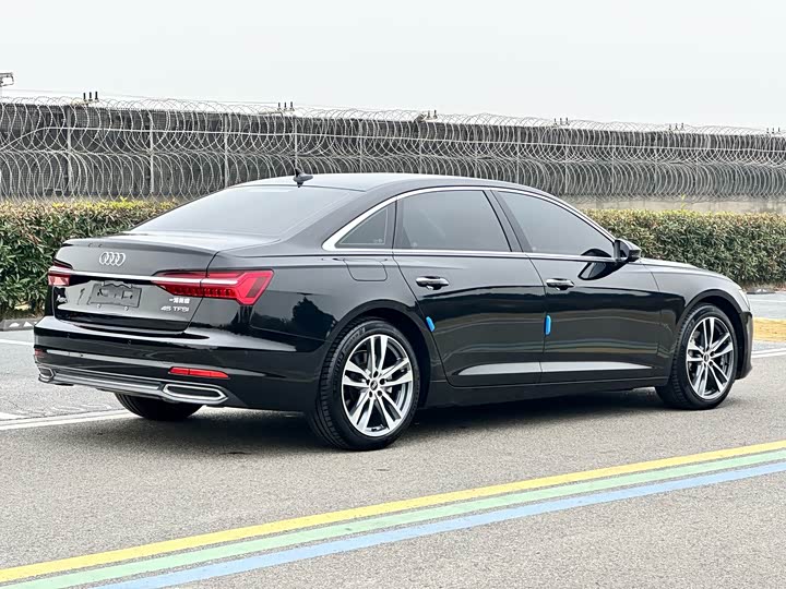 Фото 7 - Audi A6L