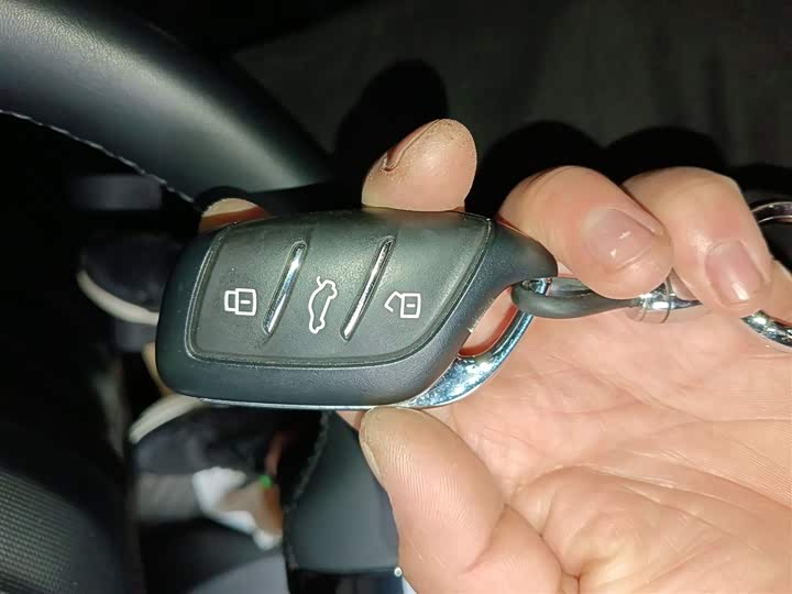 Фото 9 - MG Motor 4 EV