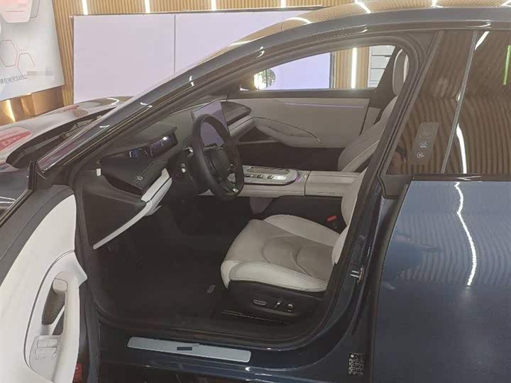 Фото 2 - Xiaomi SU7