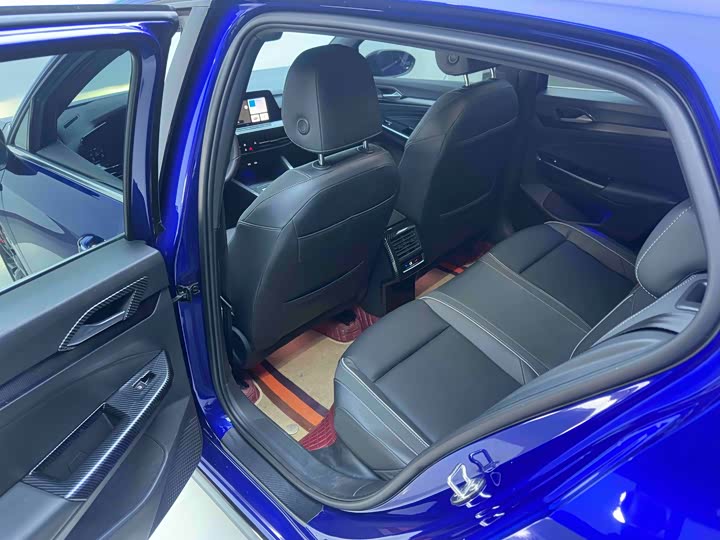 Фото 10 - Volkswagen Golf