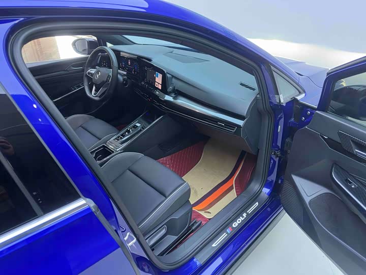 Фото 11 - Volkswagen Golf