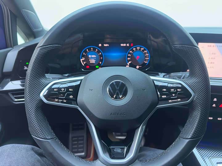 Фото 13 - Volkswagen Golf