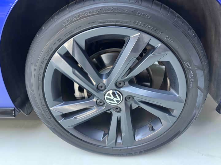 Фото 22 - Volkswagen Golf