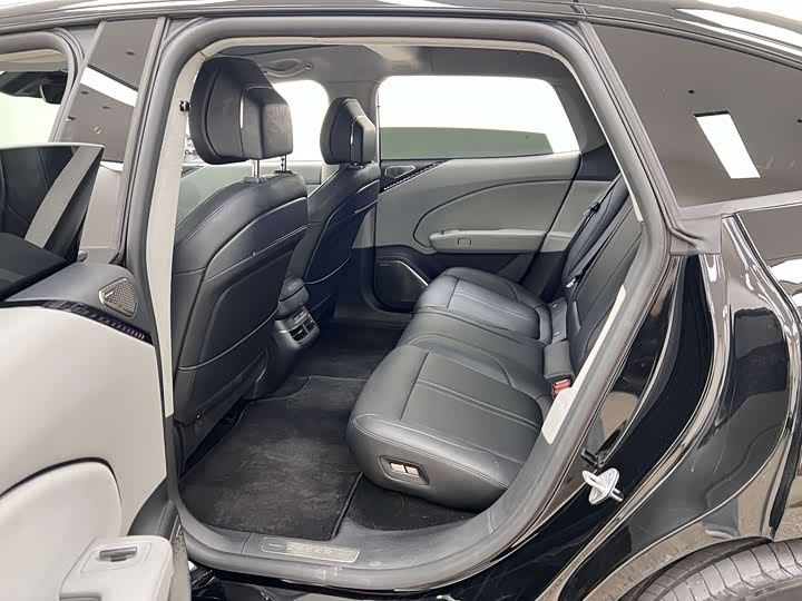 Фото 14 - Zeekr 007