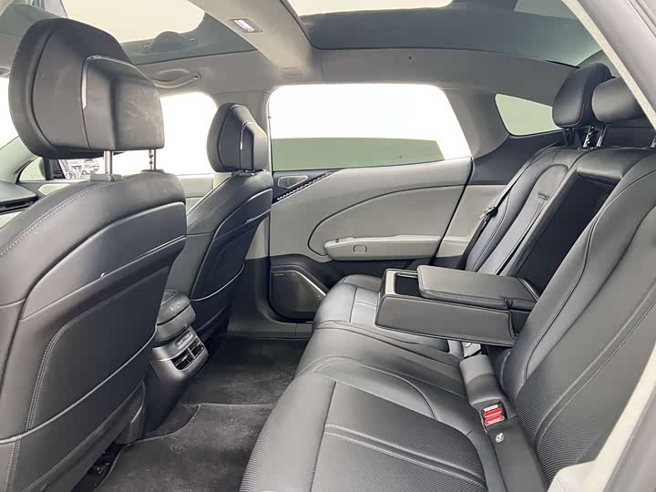 Фото 15 - Zeekr 007