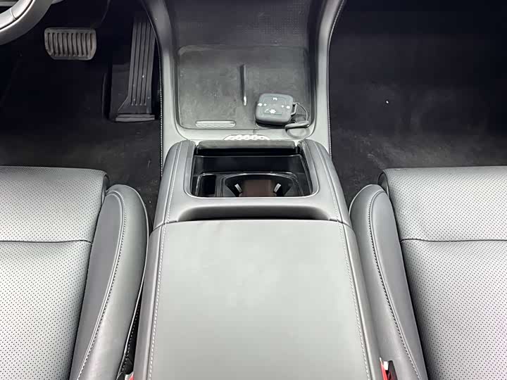 Фото 22 - Zeekr 007