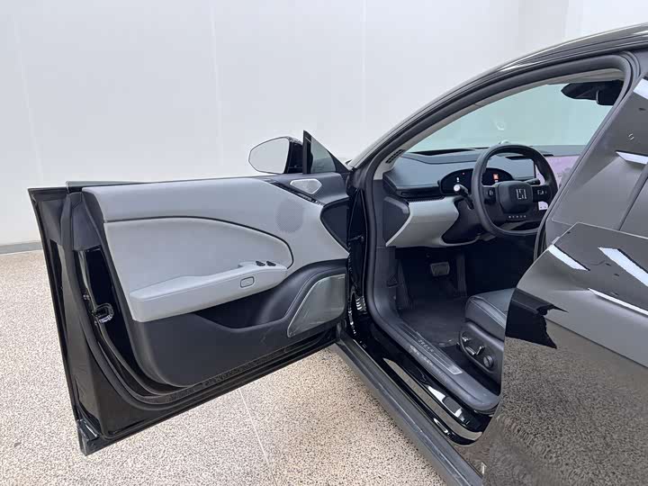 Фото 9 - Zeekr 007