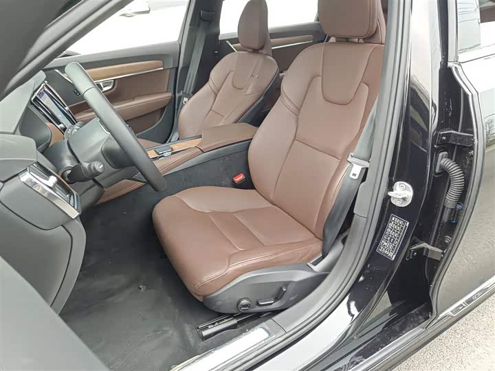 Фото 15 - Volvo S90