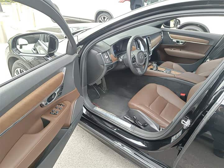 Фото 16 - Volvo S90