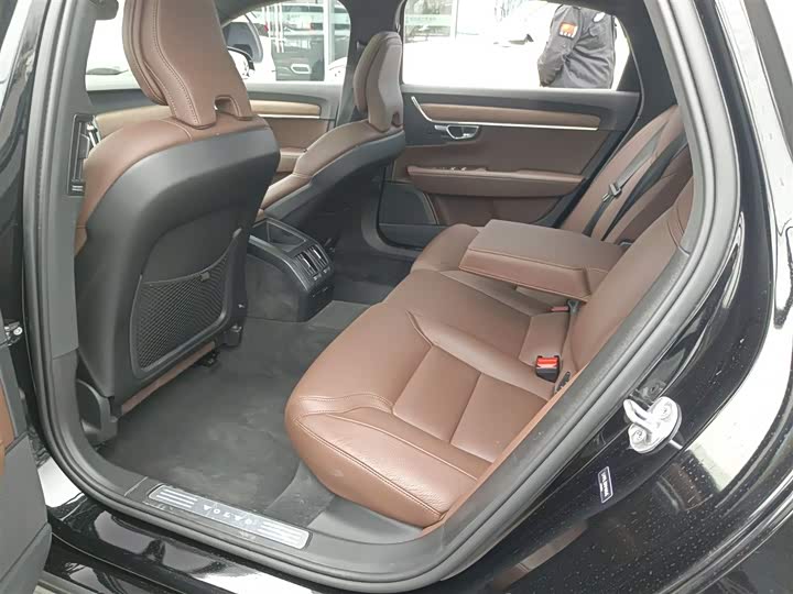 Фото 17 - Volvo S90