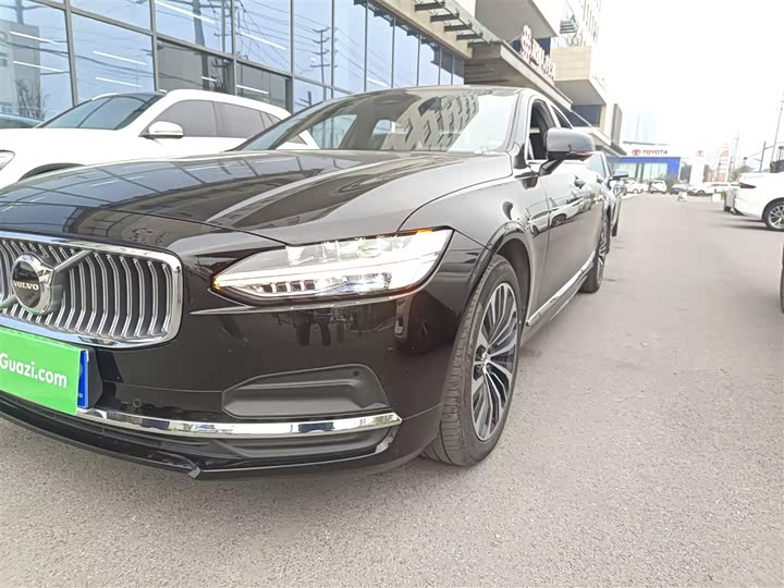 Фото 24 - Volvo S90