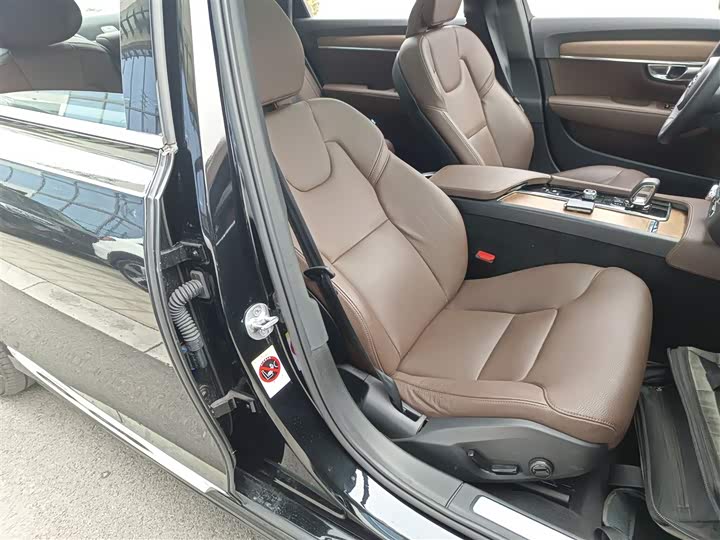 Фото 25 - Volvo S90