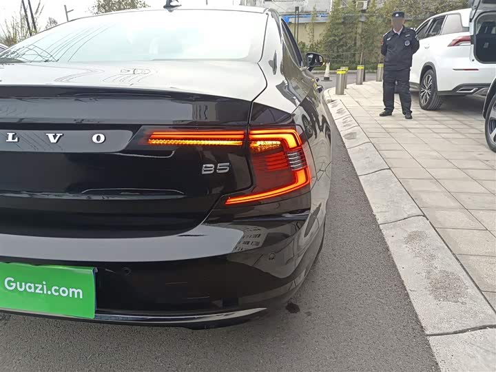 Фото 8 - Volvo S90