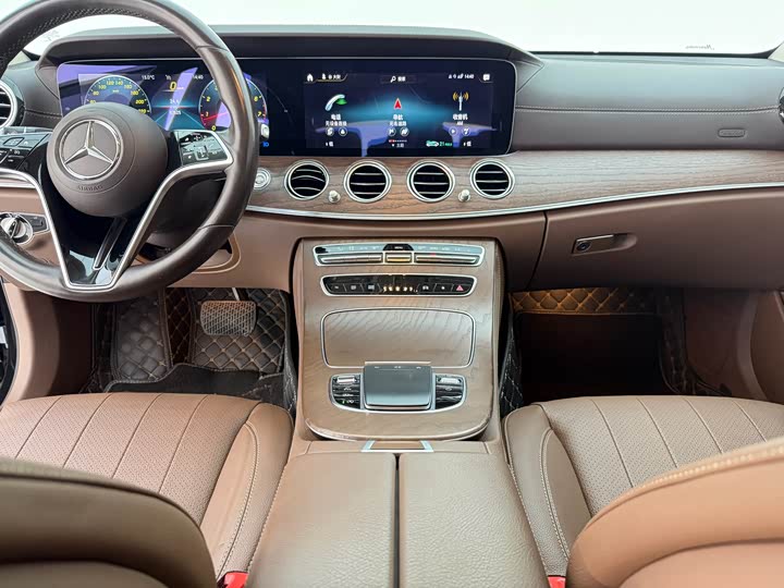 Фото 10 - Mercedes-Benz E-Class