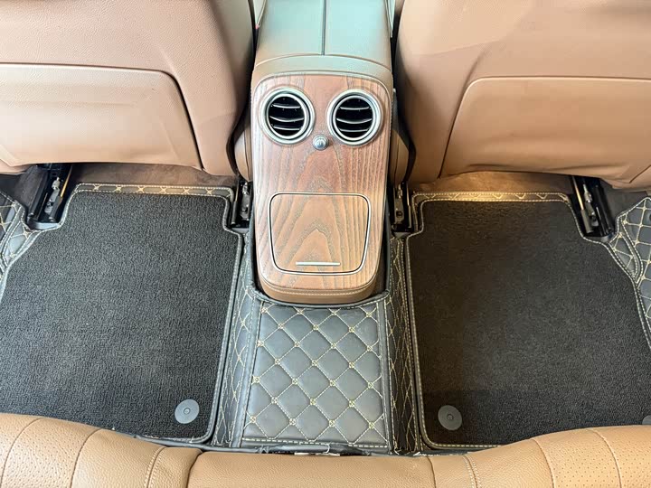 Фото 11 - Mercedes-Benz E-Class