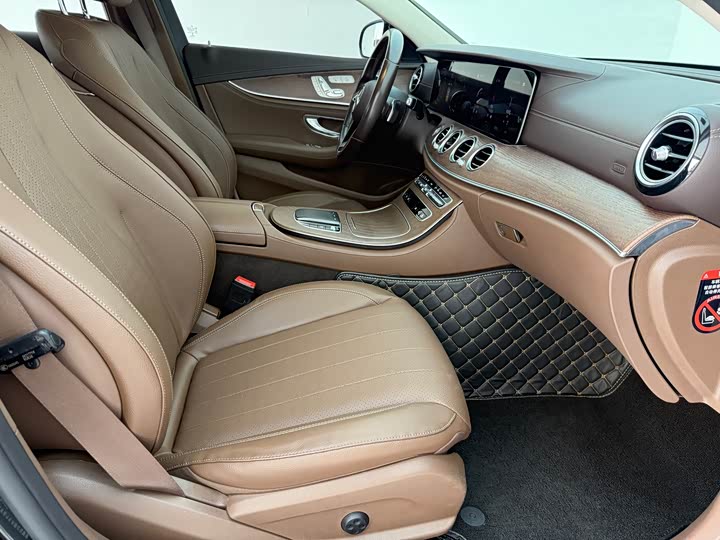 Фото 15 - Mercedes-Benz E-Class