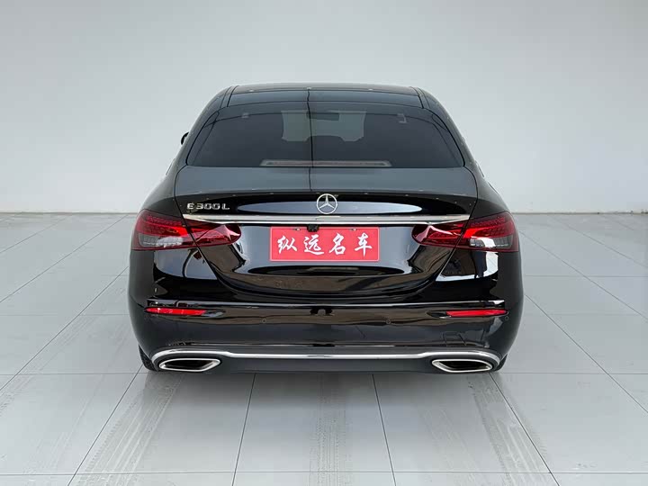 Фото 17 - Mercedes-Benz E-Class