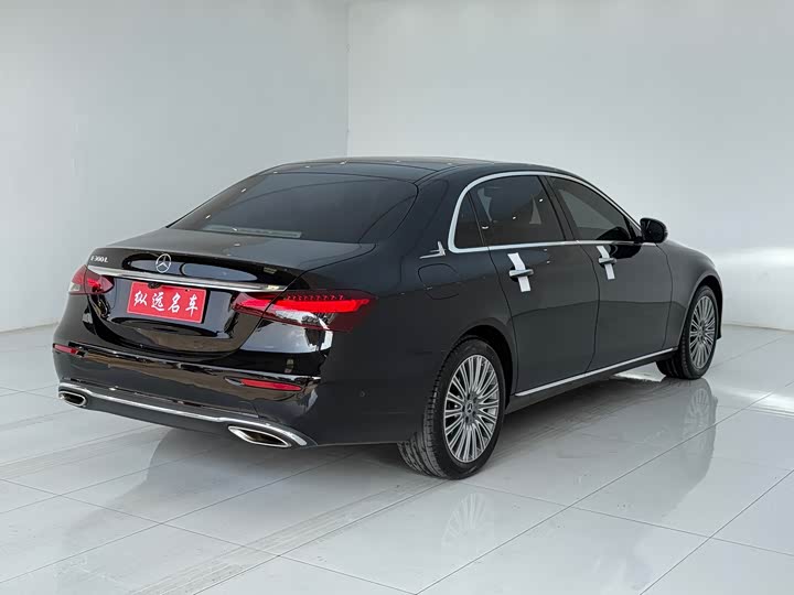 Фото 19 - Mercedes-Benz E-Class