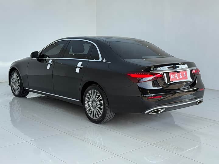 Фото 20 - Mercedes-Benz E-Class