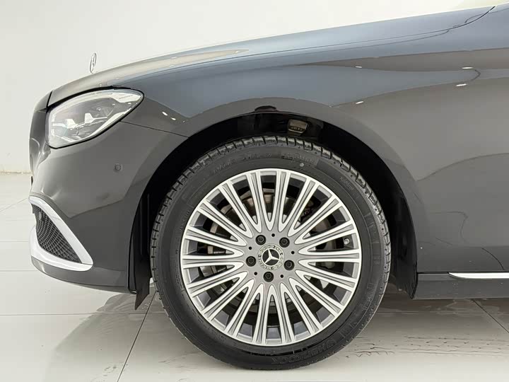 Фото 5 - Mercedes-Benz E-Class