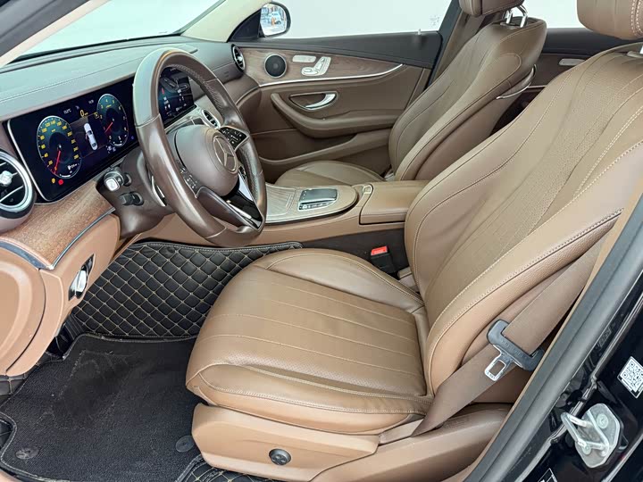 Фото 6 - Mercedes-Benz E-Class