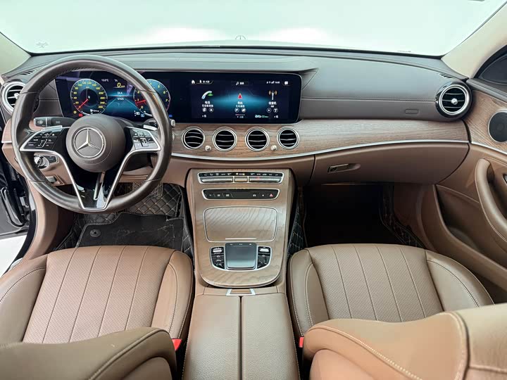 Фото 9 - Mercedes-Benz E-Class