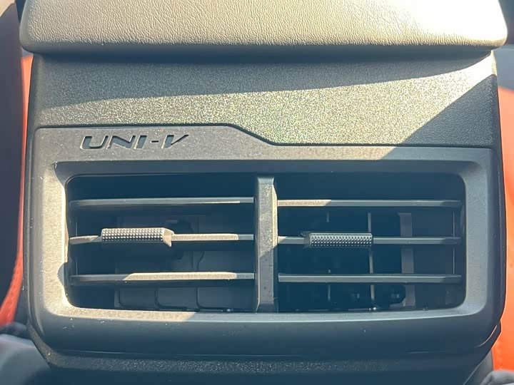 Фото 19 - Changan UNI-V