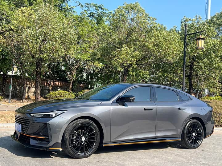 Фото 2 - Changan UNI-V