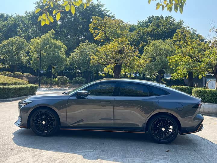 Фото 21 - Changan UNI-V