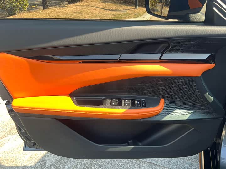 Фото 5 - Changan UNI-V