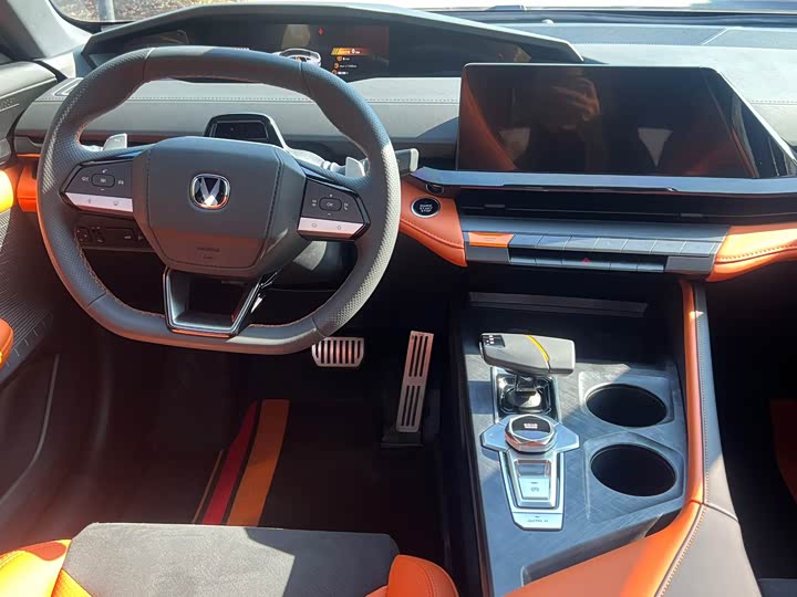 Фото 9 - Changan UNI-V