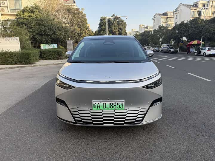 Фото 1 - XPeng X9