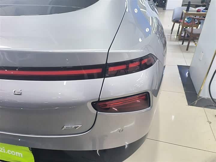 Фото 8 - XPeng P7