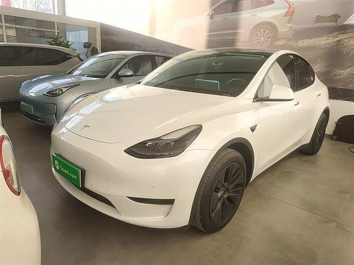 Фото 1 - Tesla Model Y