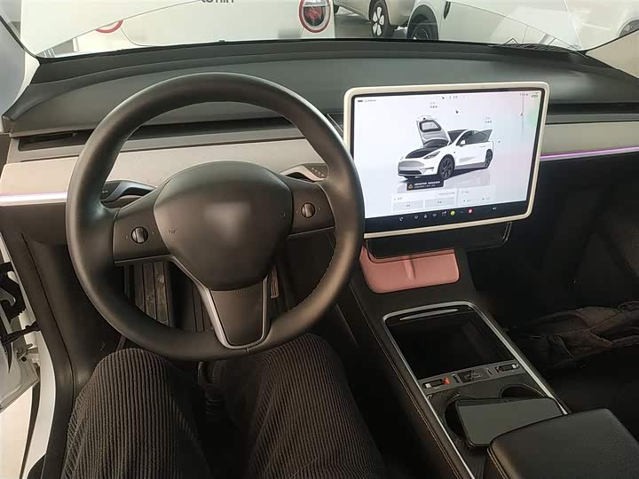 Фото 10 - Tesla Model Y