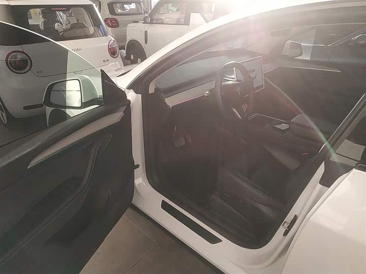 Фото 16 - Tesla Model Y