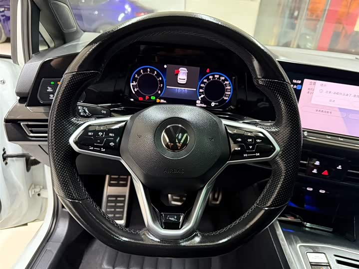 Фото 12 - Volkswagen Golf