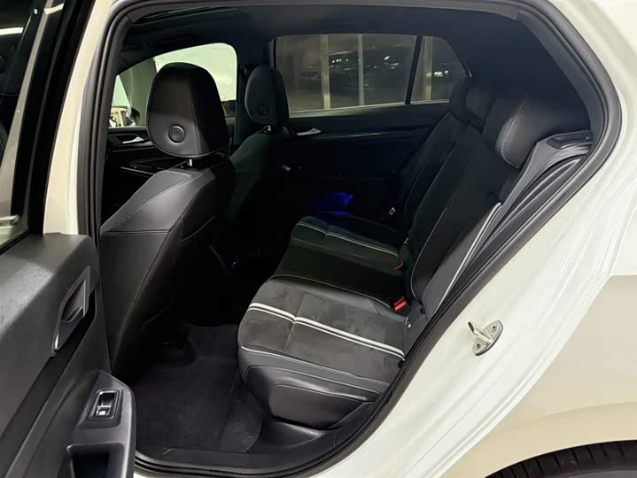 Фото 18 - Volkswagen Golf