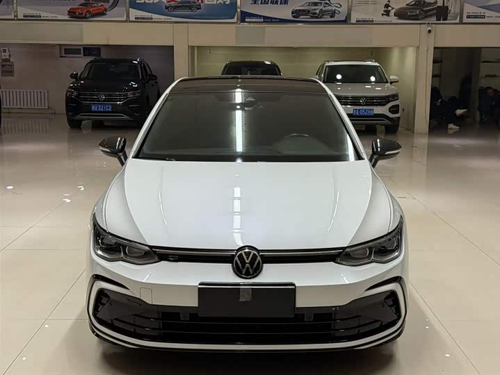 Фото 2 - Volkswagen Golf