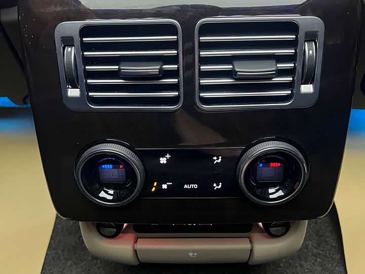 Фото 26 - Land Rover Range Rover